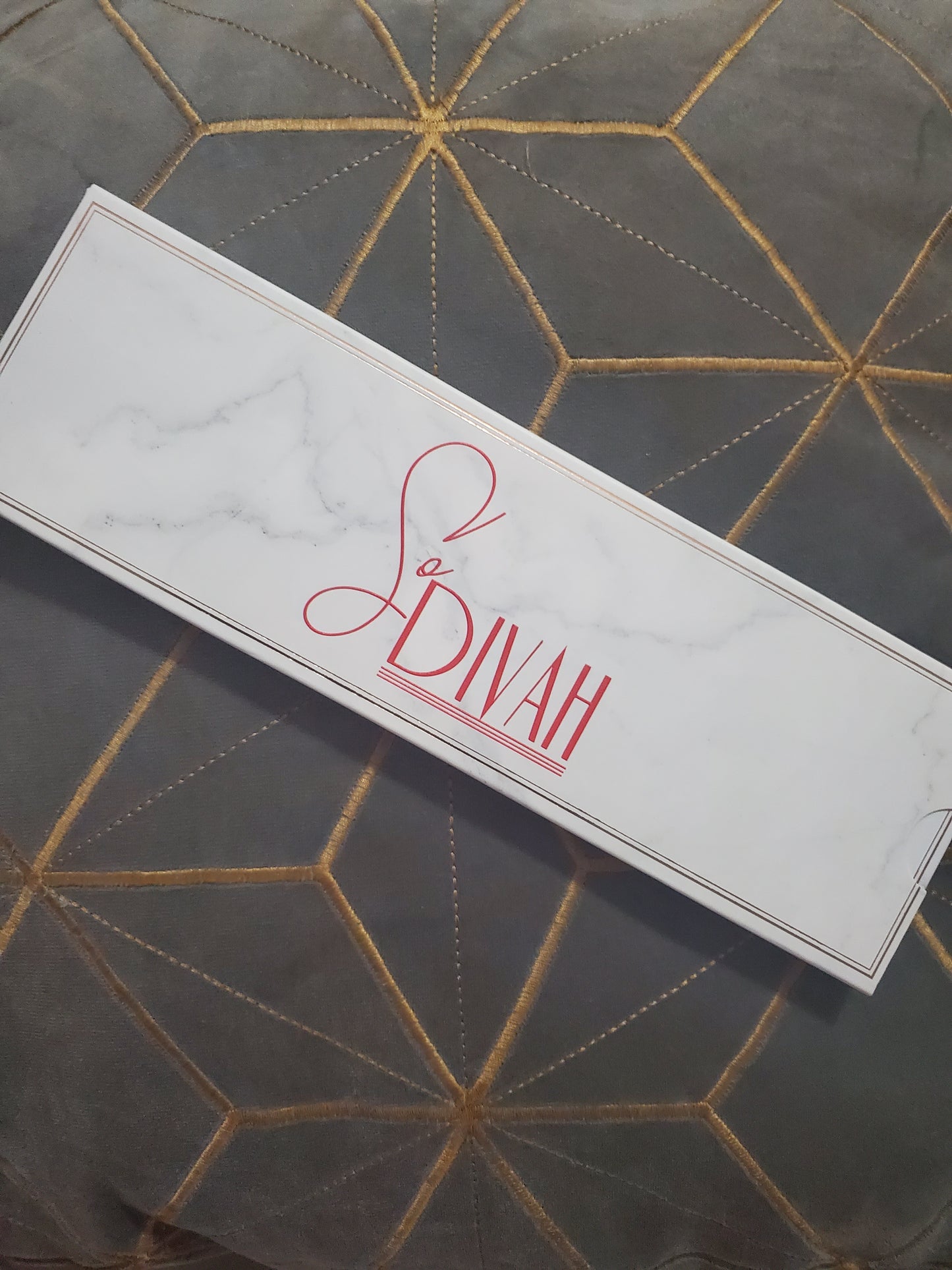 MARBLED LUXE EYESHADOW PALETTE
