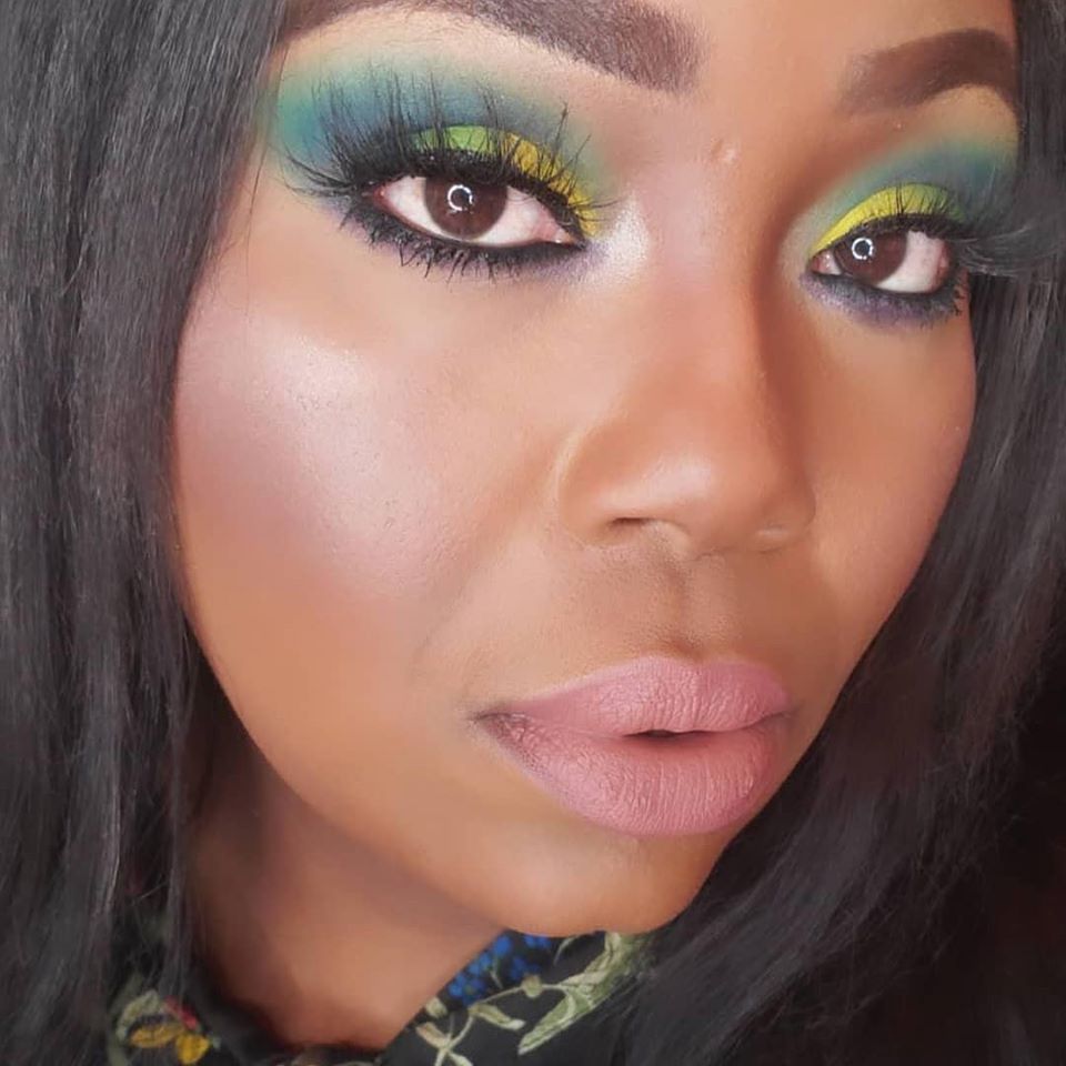 INTOXICATING LASHES