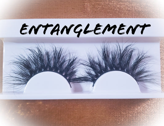 ENTAGLEMENT LASHES