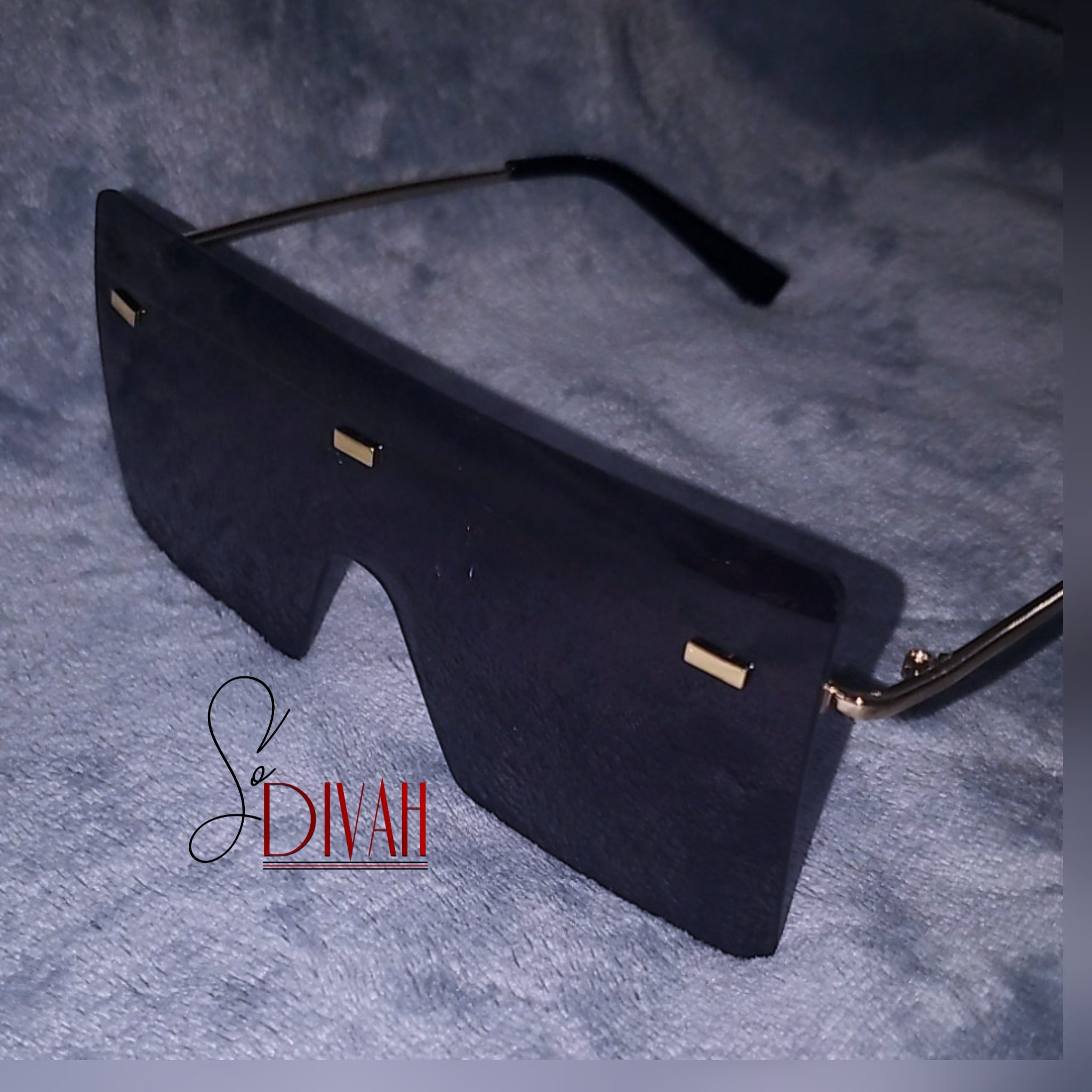 BLACK & GOLD SUNGLASSES