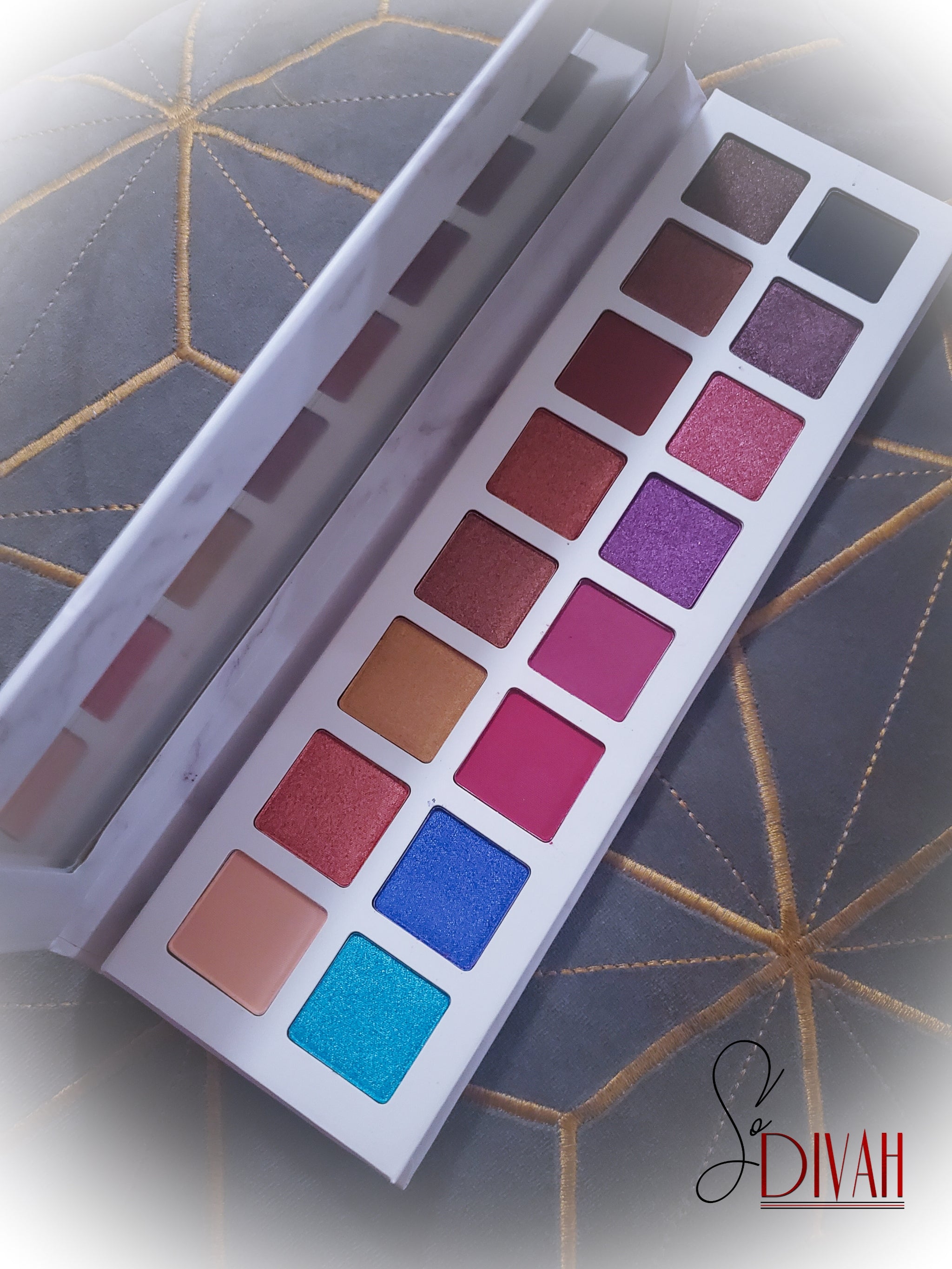 MARBLED LUXE EYESHADOW PALETTE
